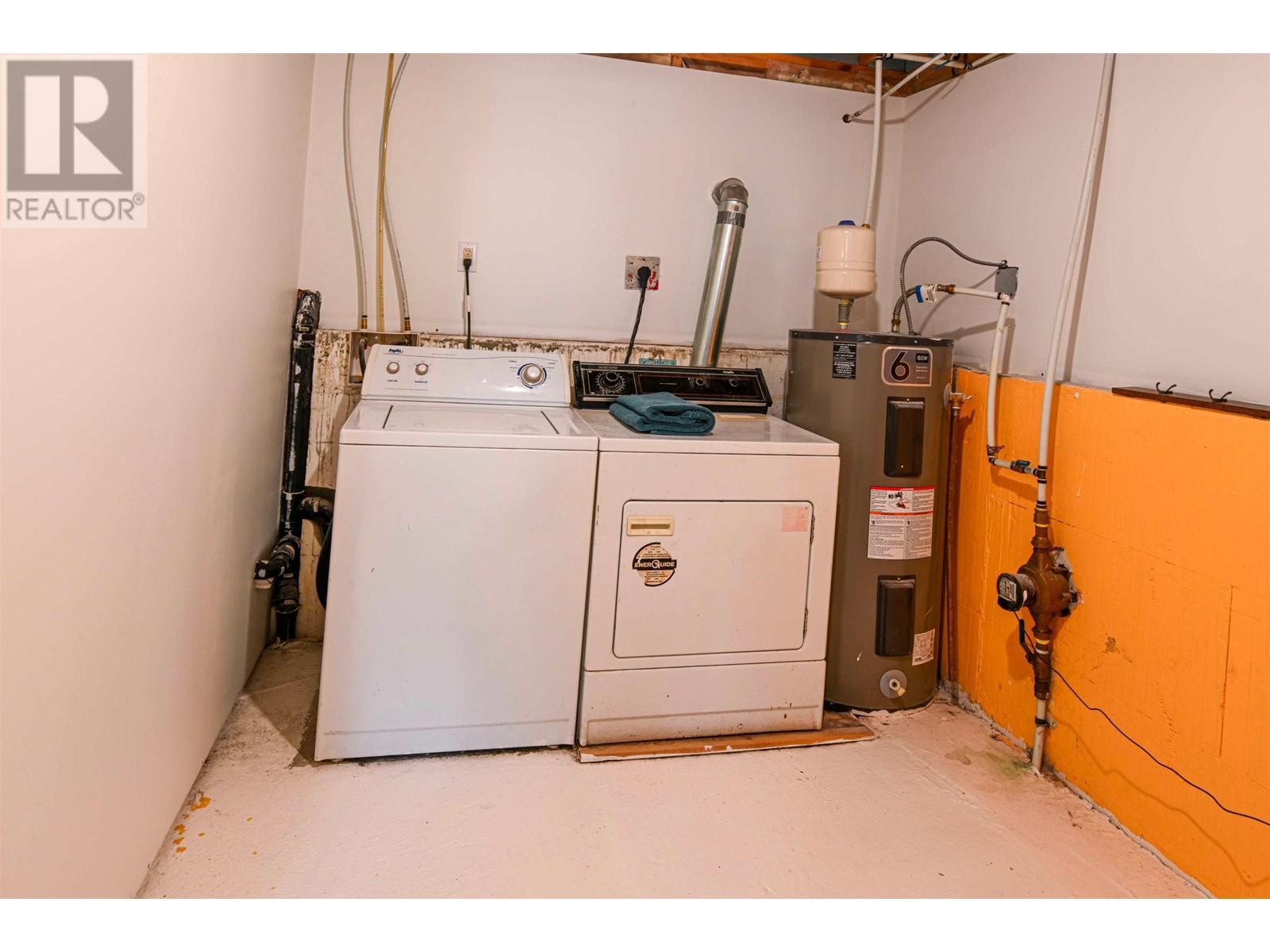 806 4Th Avenue, Mcbride, BC - Indoor Photo Showing Laundry Room