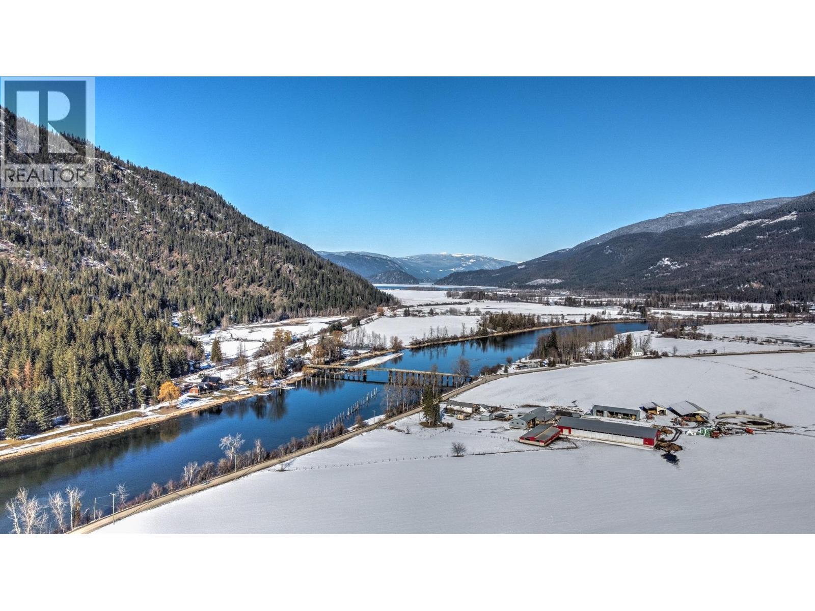 Riverside Road, Mara, BC