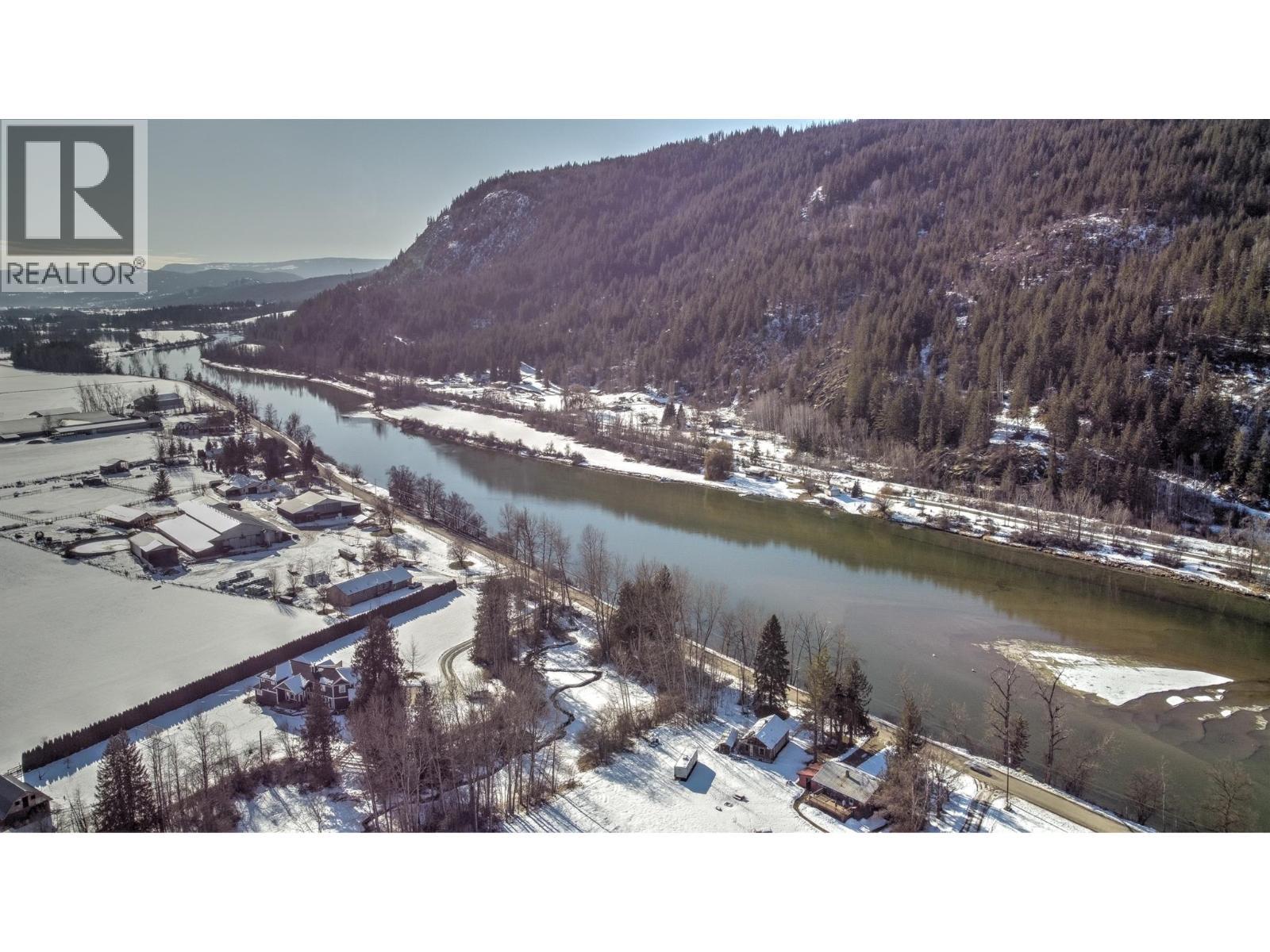 Riverside Road, Mara, BC