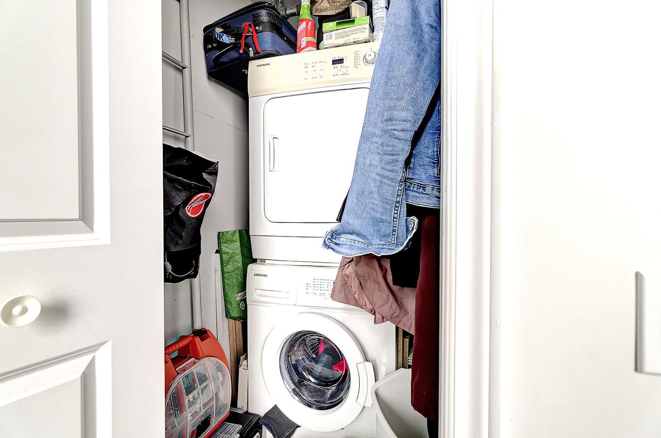 Laundry room - 702-1200 Rue St-Alexandre, Montréal (Ville-Marie), QC - Indoor Photo Showing Laundry Room