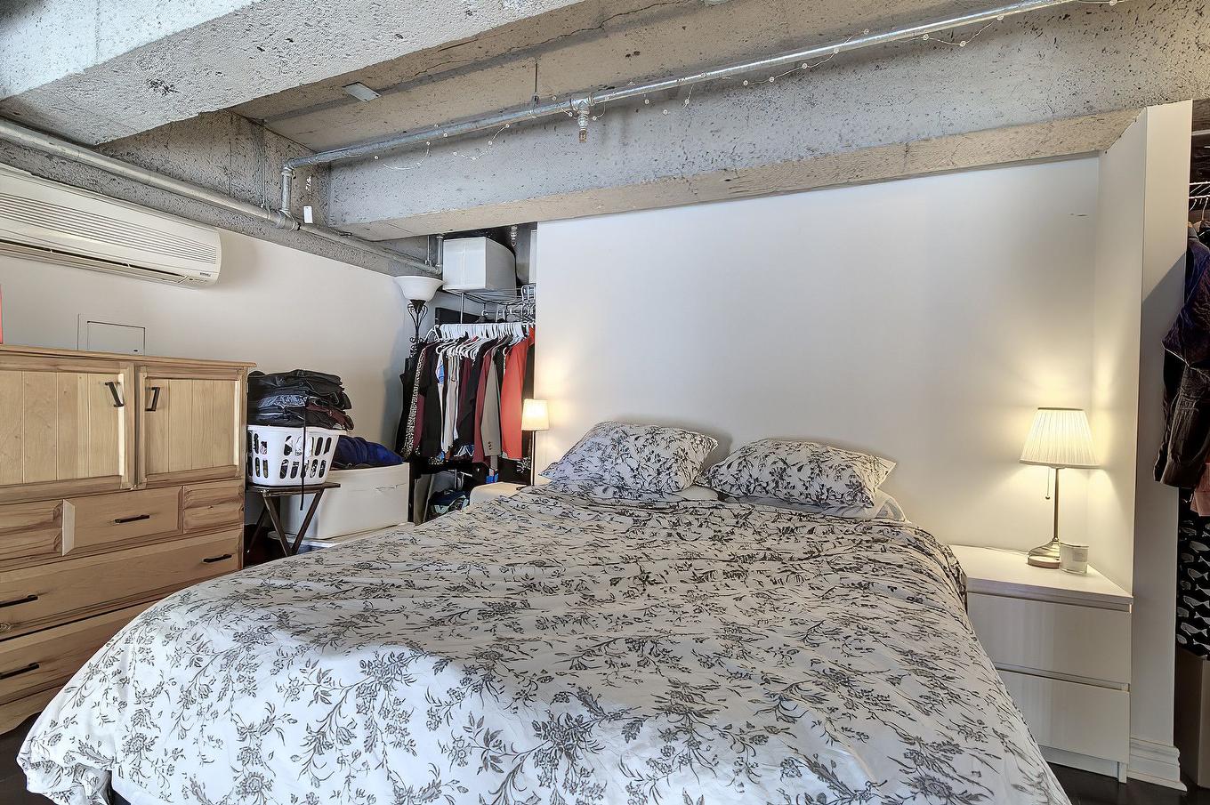 Bedroom - 702-1200 Rue St-Alexandre, Montréal (Ville-Marie), QC - Indoor Photo Showing Bedroom