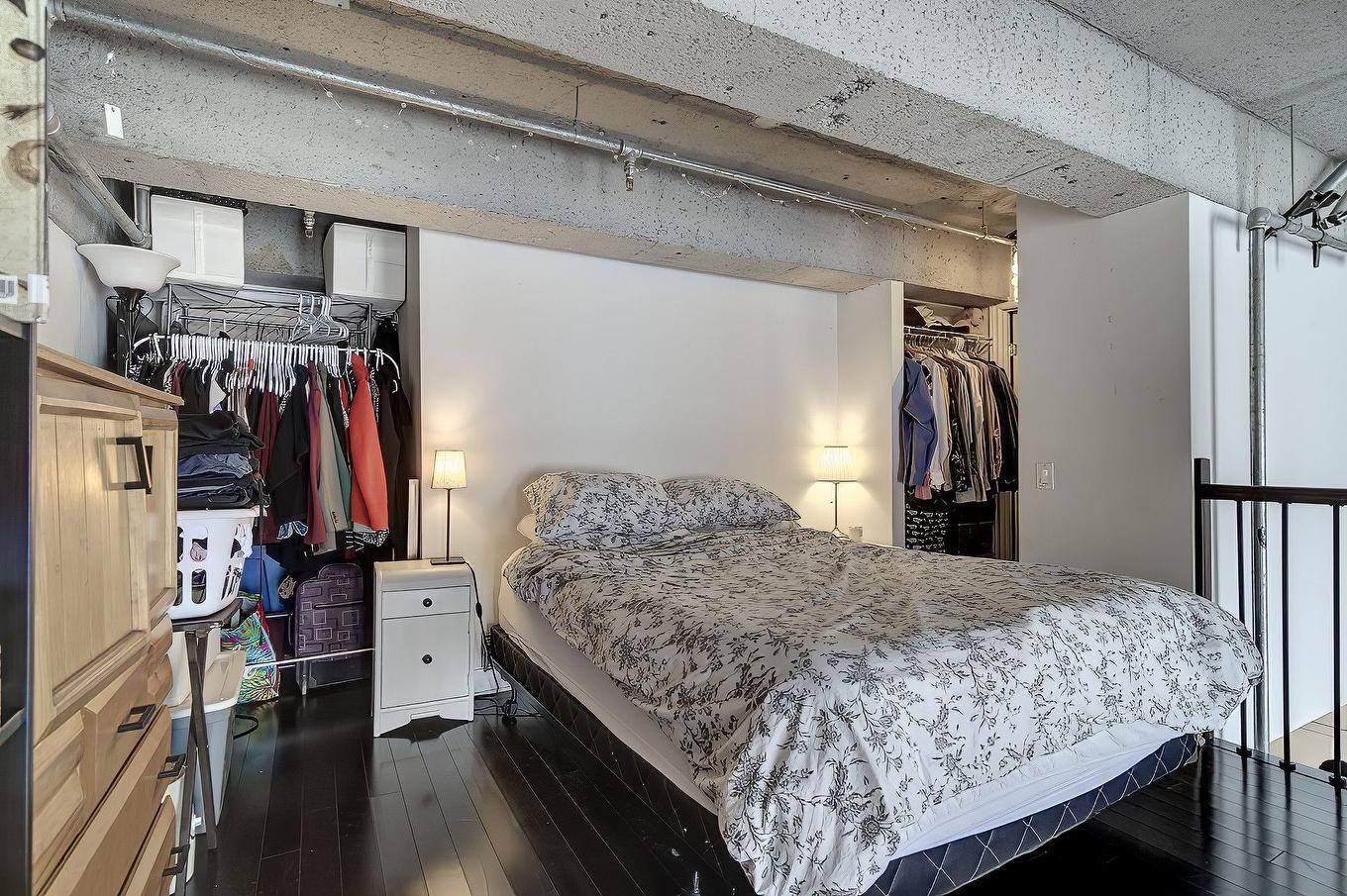 Bedroom - 702-1200 Rue St-Alexandre, Montréal (Ville-Marie), QC - Indoor Photo Showing Bedroom