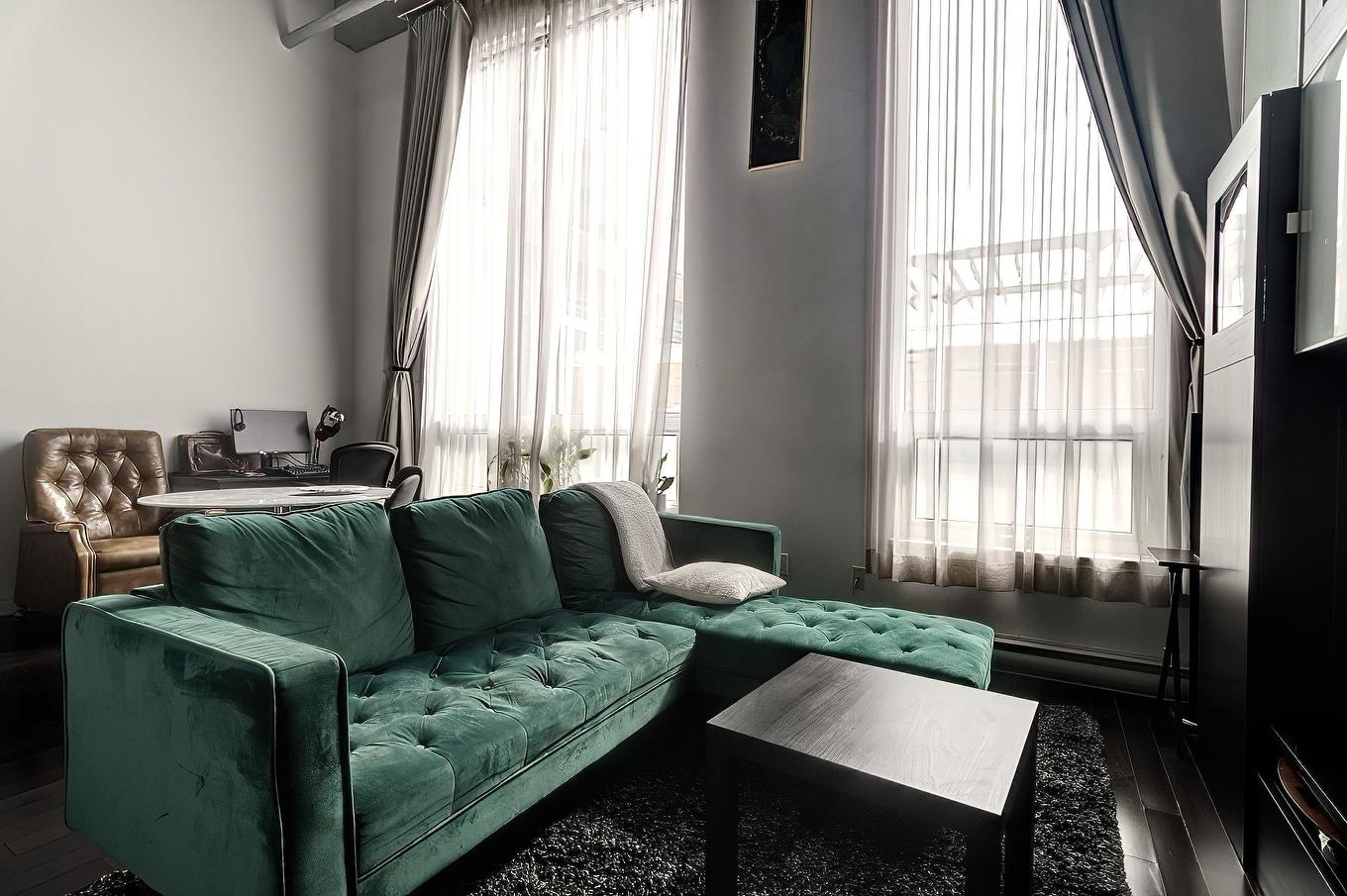 Living room - 702-1200 Rue St-Alexandre, Montréal (Ville-Marie), QC - Indoor Photo Showing Living Room