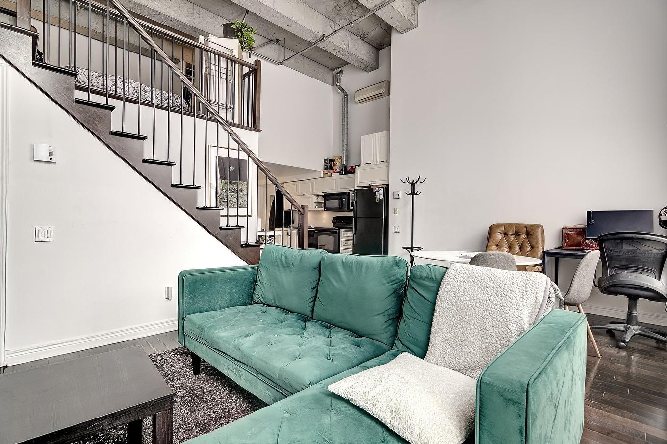 Living room - 702-1200 Rue St-Alexandre, Montréal (Ville-Marie), QC - Indoor Photo Showing Living Room