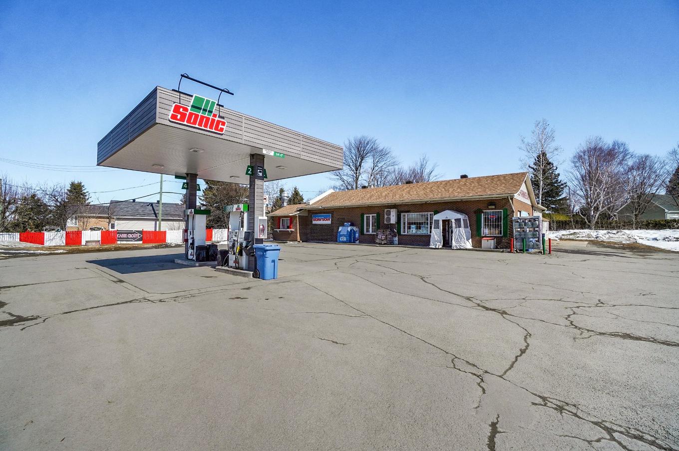 Frontage - 2487 Boul. Du Curé-Labelle, Prévost, QC - Outdoor