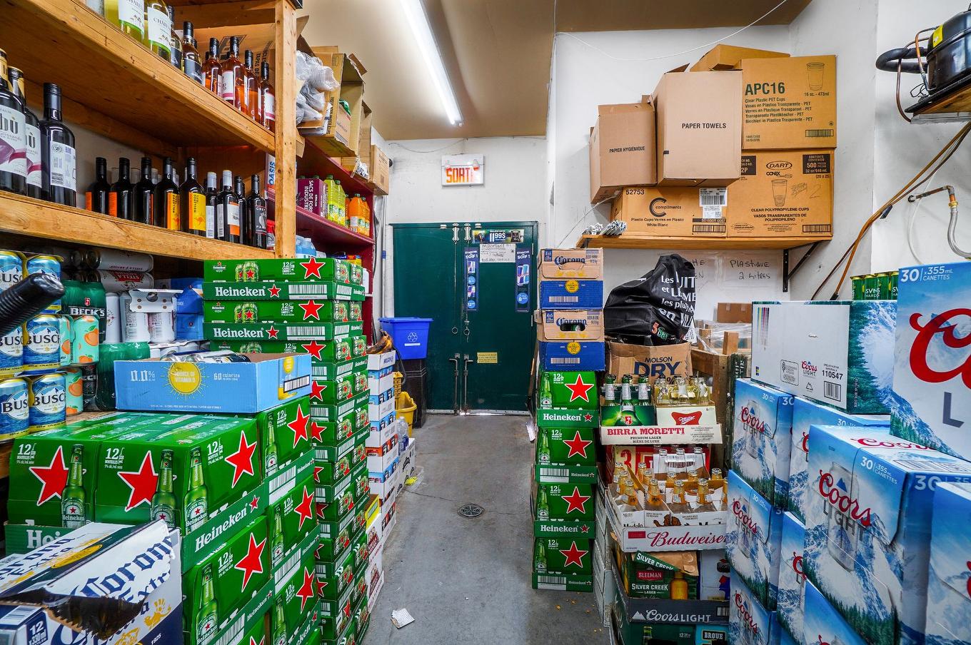 Commerce - 2487 Boul. Du Curé-Labelle, Prévost, QC - Indoor