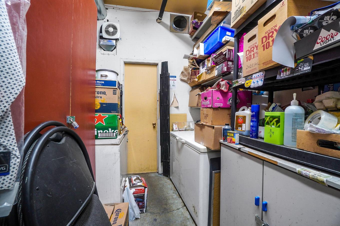 Commerce - 2487 Boul. Du Curé-Labelle, Prévost, QC - Indoor