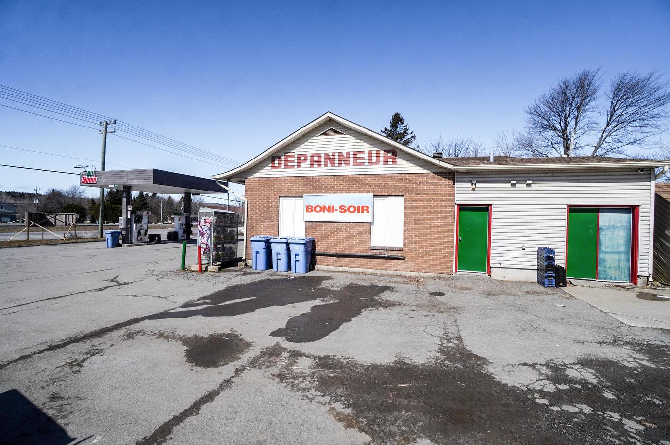 Frontage - 2487 Boul. Du Curé-Labelle, Prévost, QC - Outdoor