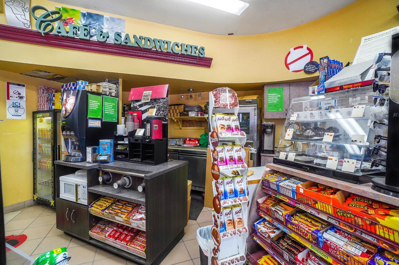 Commerce - 2487 Boul. Du Curé-Labelle, Prévost, QC - Indoor Photo Showing Other Room