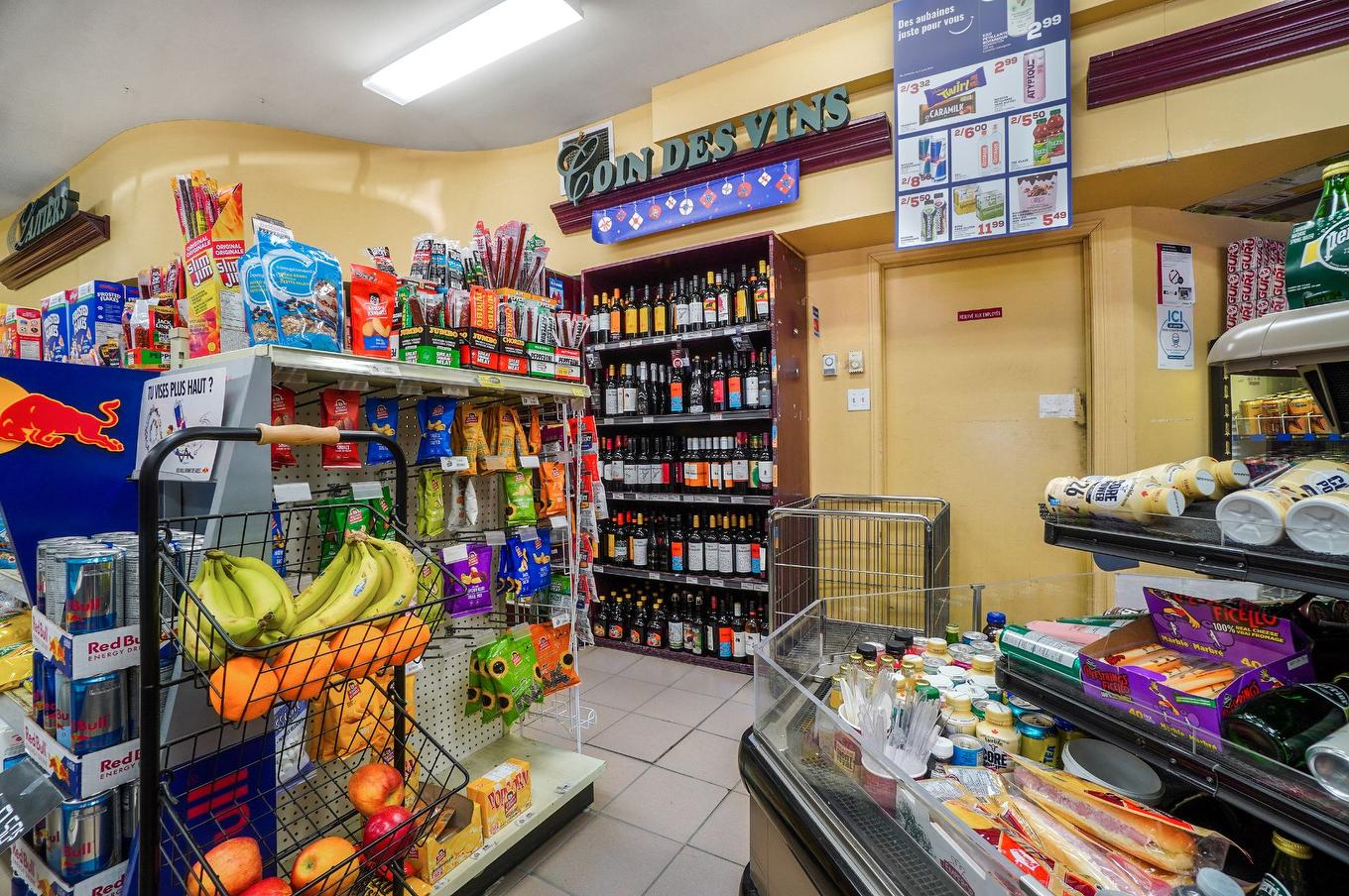 Commerce - 2487 Boul. Du Curé-Labelle, Prévost, QC - Indoor