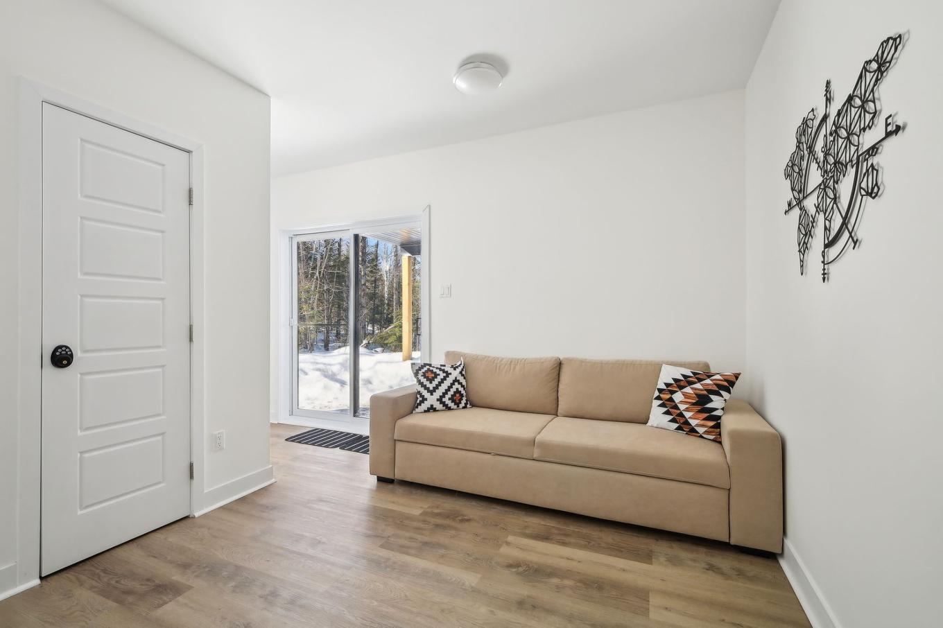Family room - 25 Ch. Des Cerisiers, Lac-Supérieur, QC - Indoor Photo Showing Living Room