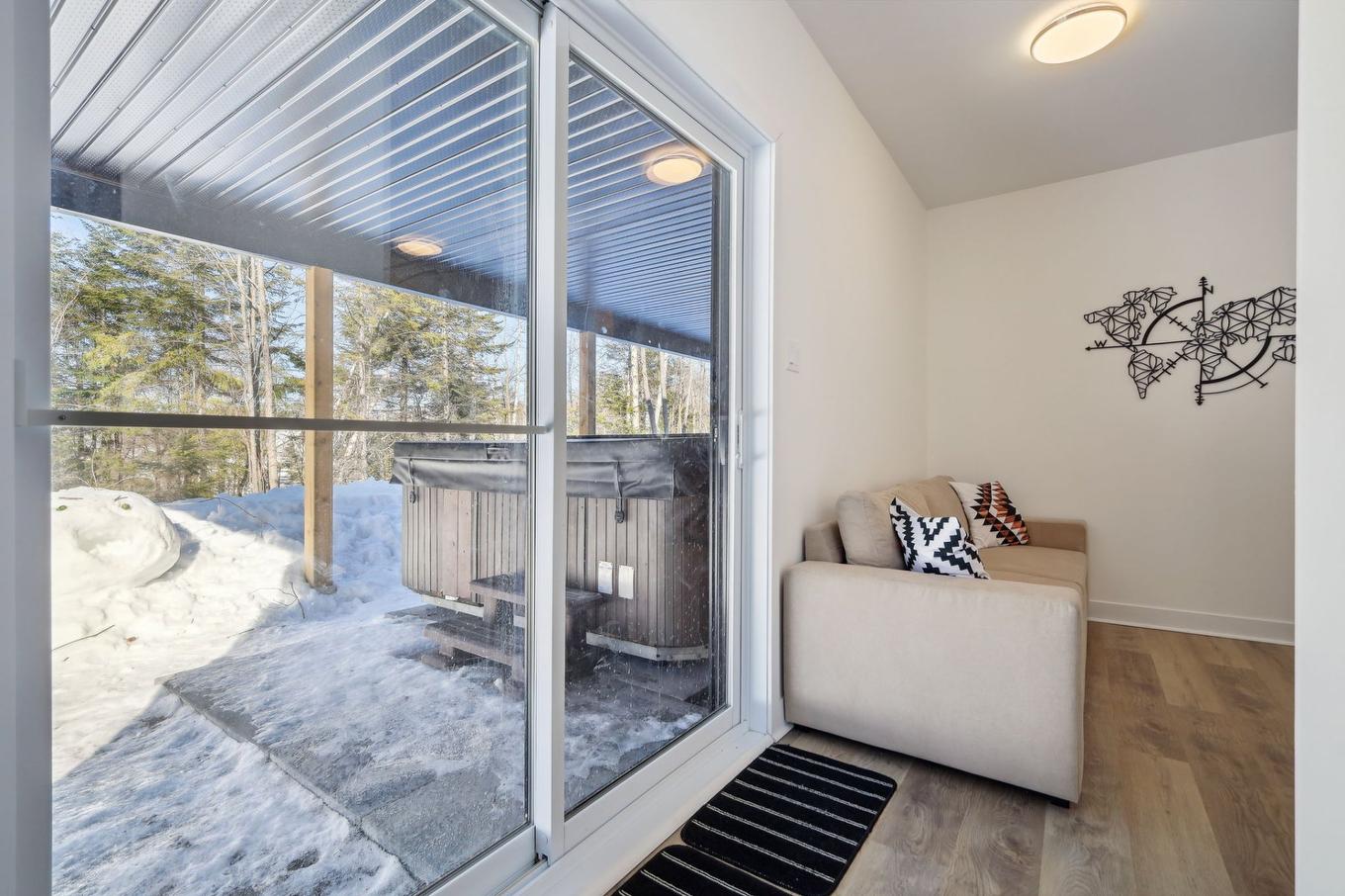 Family room - 25 Ch. Des Cerisiers, Lac-Supérieur, QC - Photo Showing Other Room