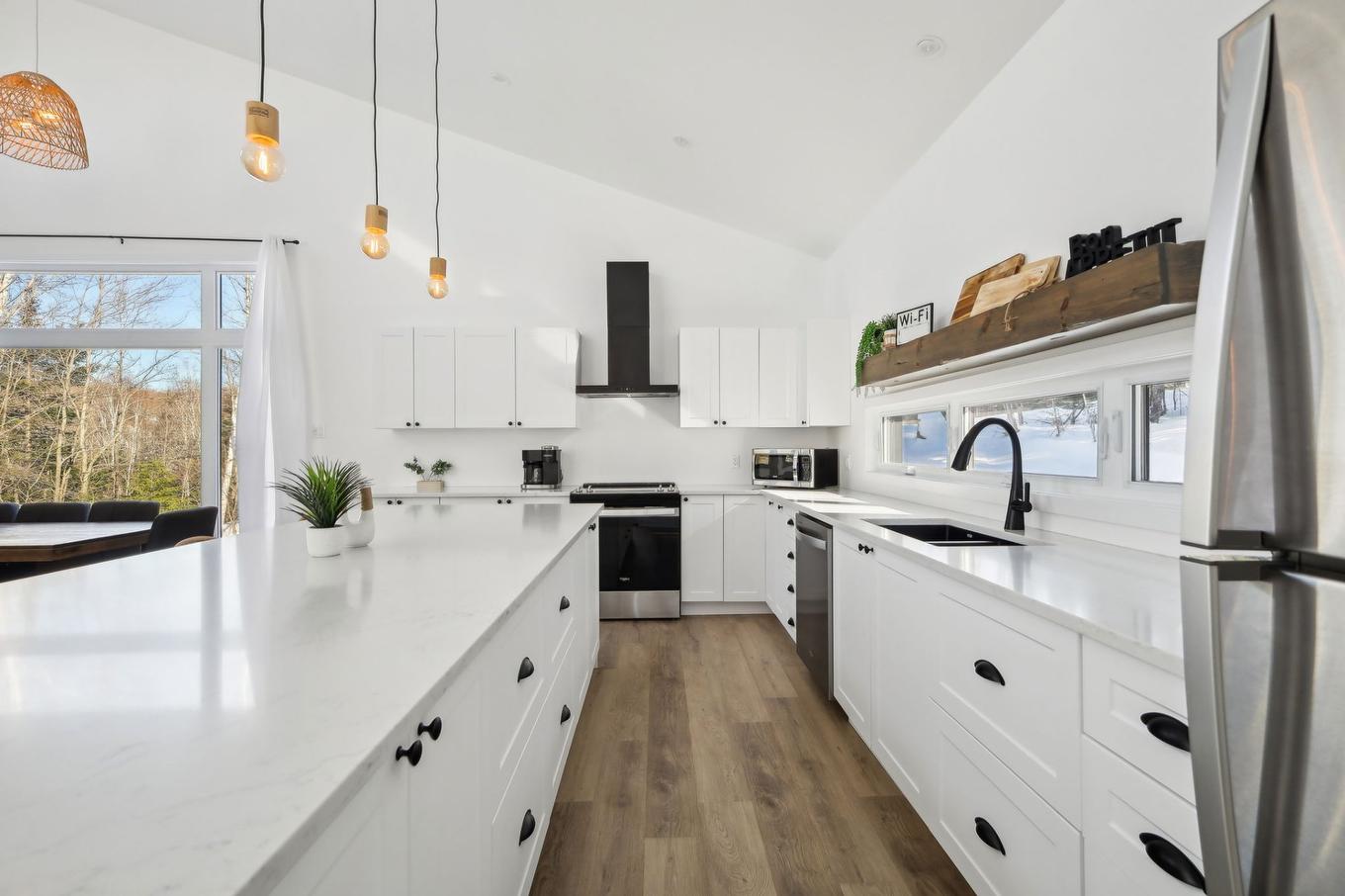 Kitchen - 25 Ch. Des Cerisiers, Lac-Supérieur, QC - Indoor Photo Showing Kitchen With Upgraded Kitchen
