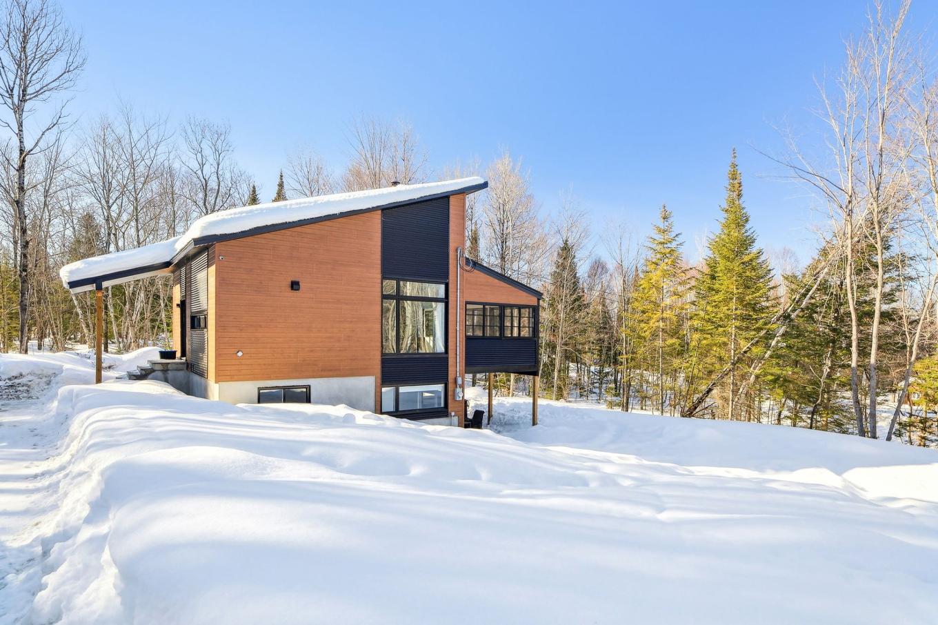 Frontage - 25 Ch. Des Cerisiers, Lac-Supérieur, QC - Outdoor