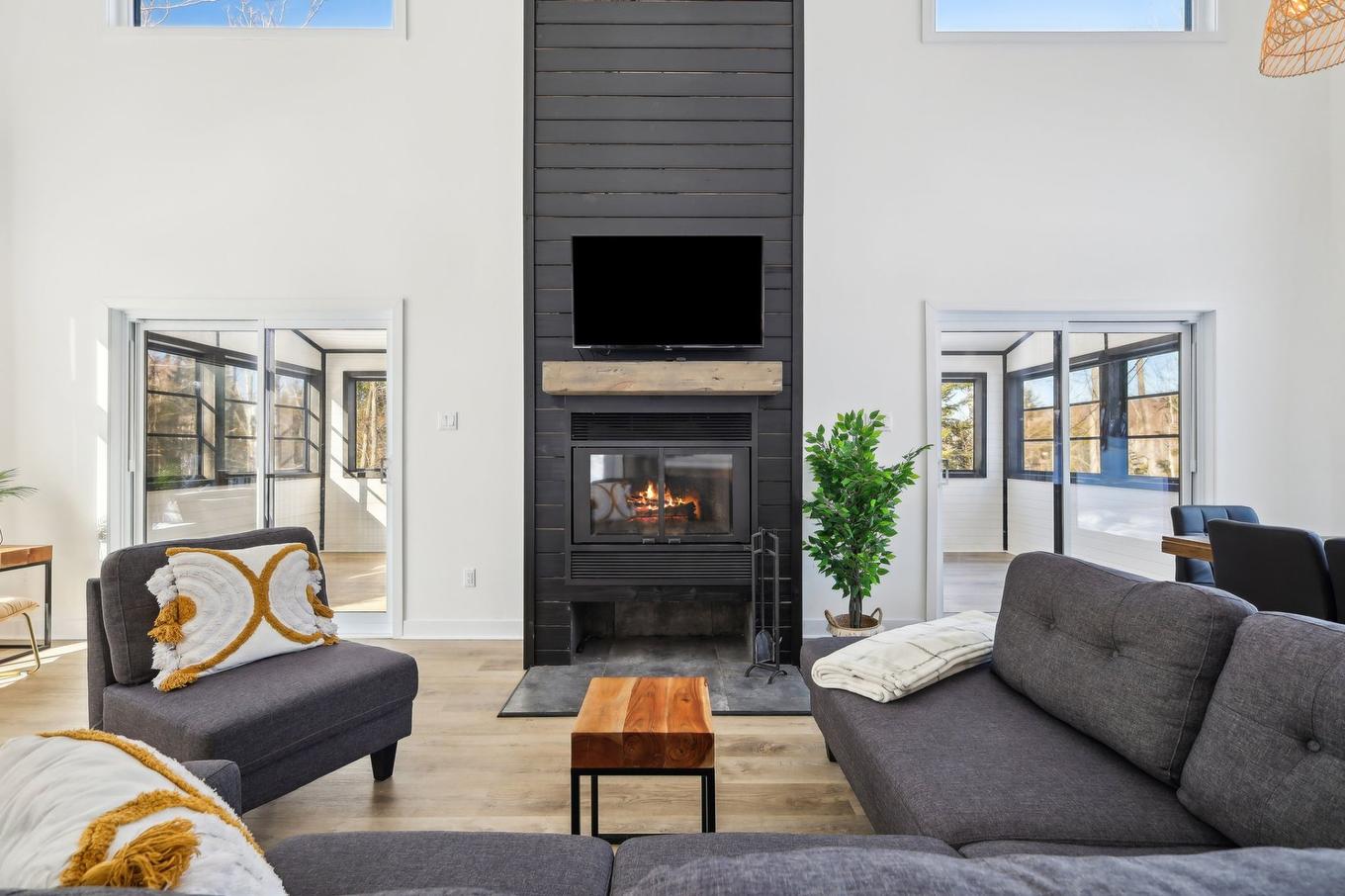 Living room - 25 Ch. Des Cerisiers, Lac-Supérieur, QC - Indoor Photo Showing Living Room With Fireplace