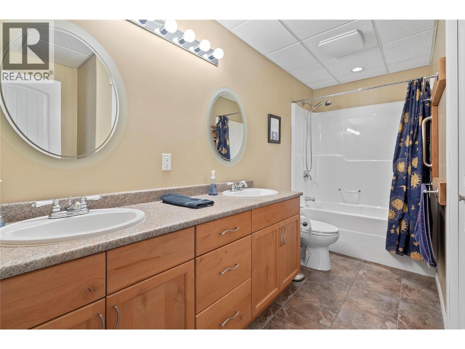 Suite Second Bathroom - 8738 Squilax Anglemont Road, St. Ives, BC - Indoor Photo Showing Bathroom
