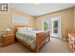 Suite Primary bedroom Lake view, deck access -