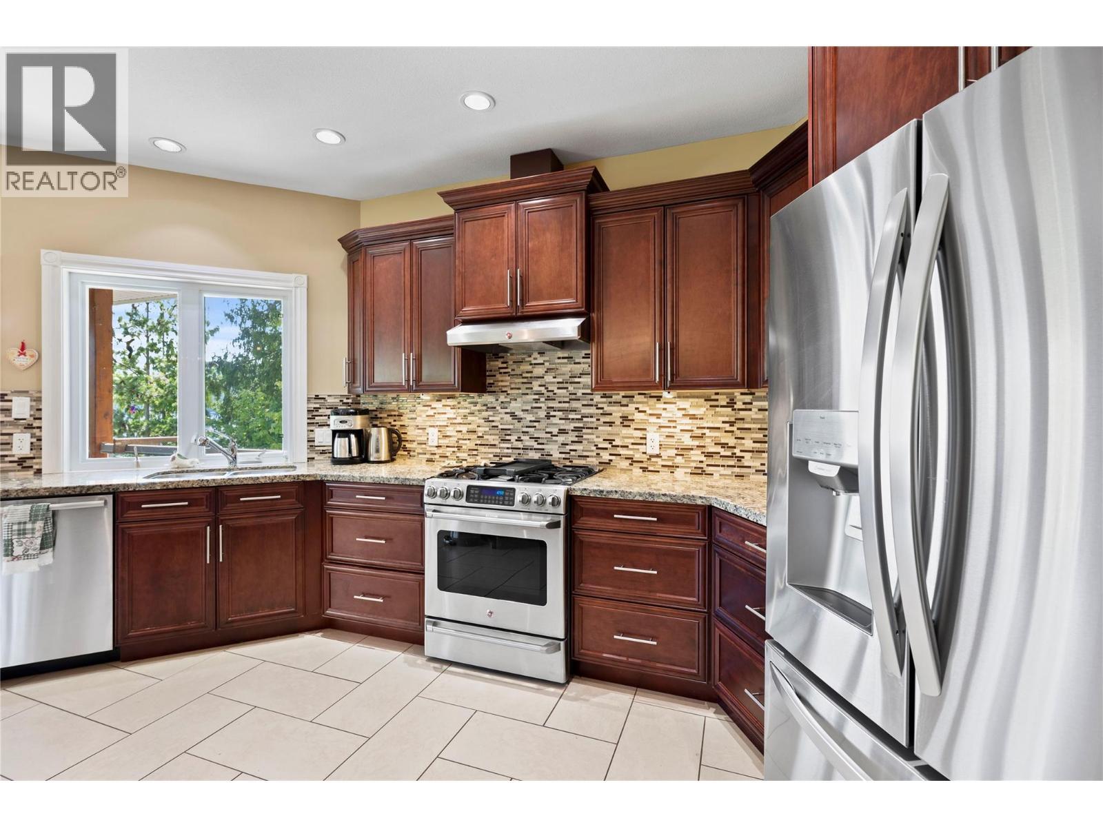 8738 Squilax Anglemont Road, St. Ives, BC - Indoor Photo Showing Kitchen With Upgraded Kitchen