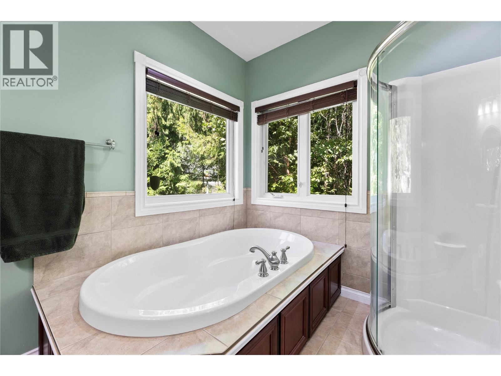 Ensuite - 8738 Squilax Anglemont Road, St. Ives, BC - Indoor Photo Showing Bathroom