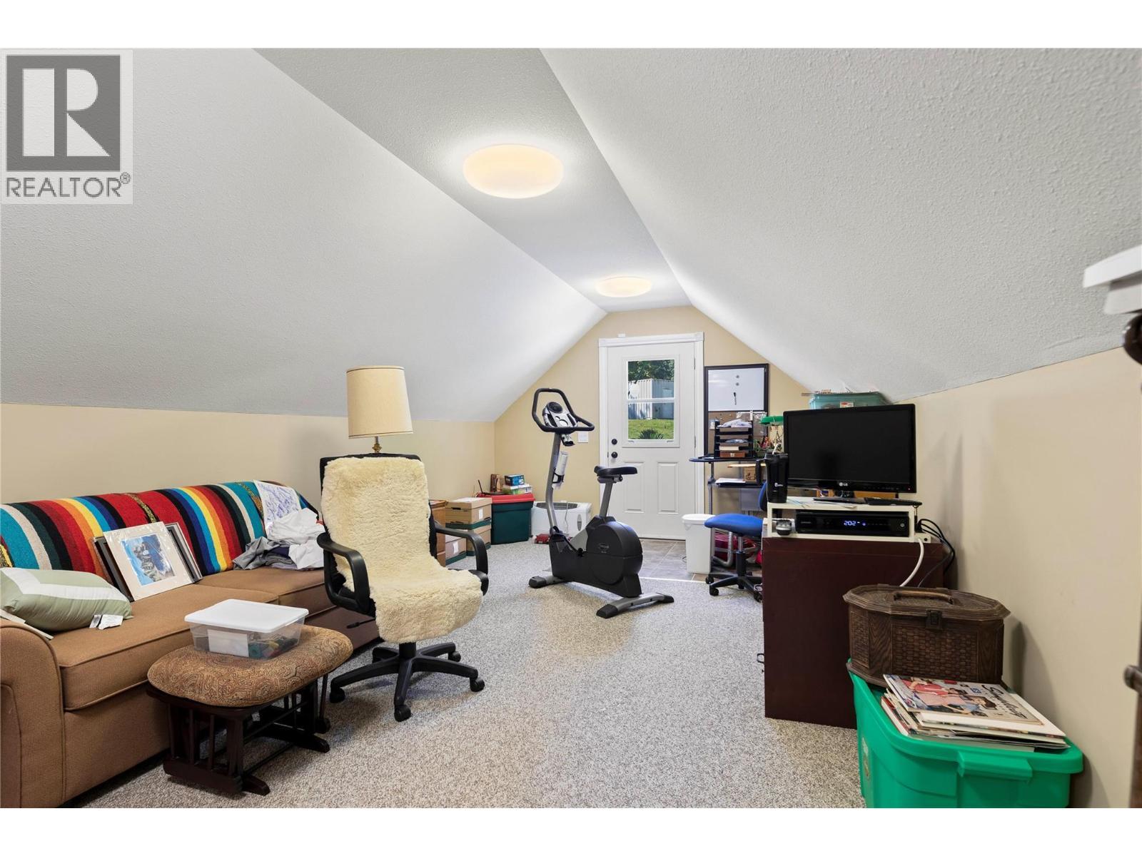 Bonus Room Above garage with separate entry - 8738 Squilax Anglemont Road, St. Ives, BC - Indoor