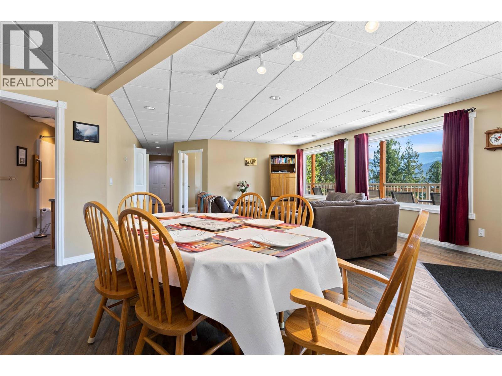 Suite Dining area - 8738 Squilax Anglemont Road, St. Ives, BC - Indoor Photo Showing Dining Room