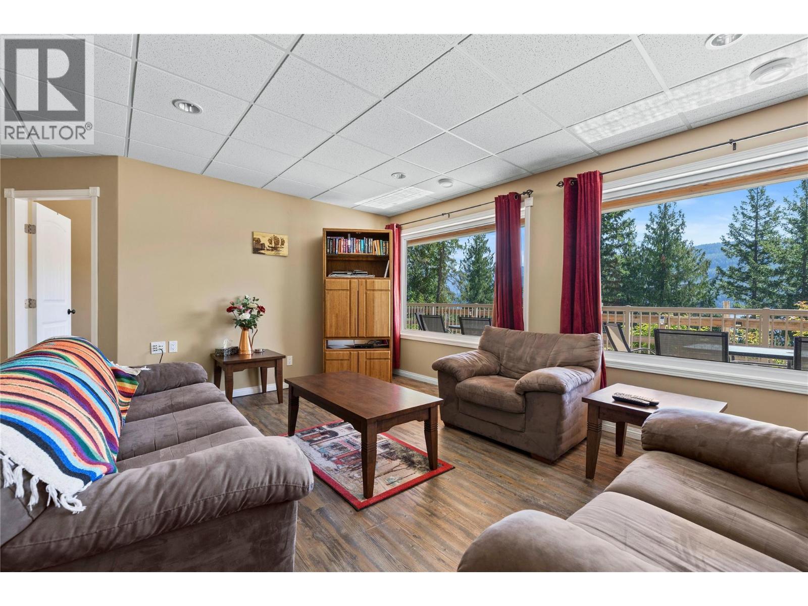Suite, Living room - 8738 Squilax Anglemont Road, St. Ives, BC - Indoor Photo Showing Living Room
