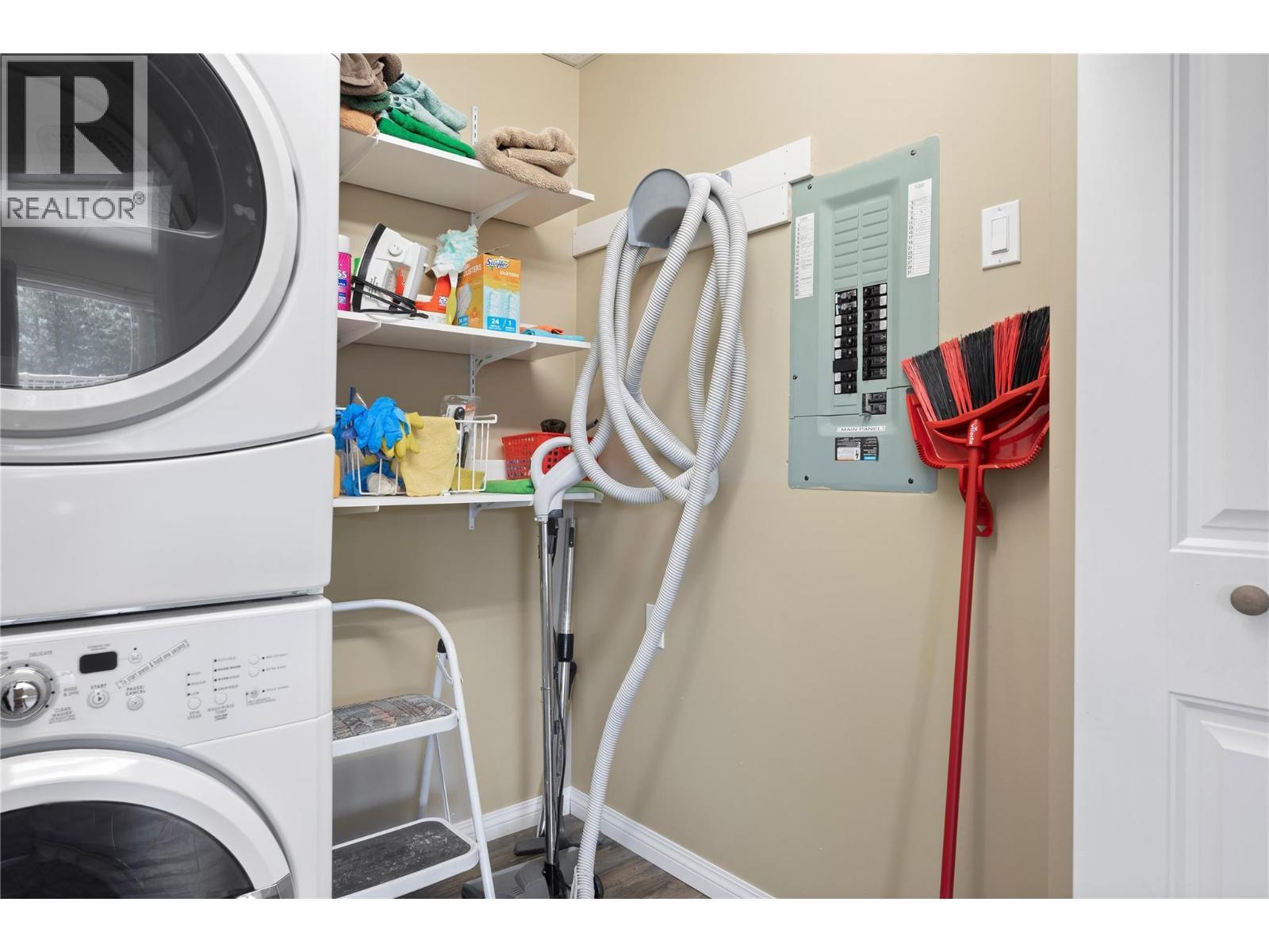 Suite Laundry - 8738 Squilax Anglemont Road, St. Ives, BC - Indoor Photo Showing Laundry Room