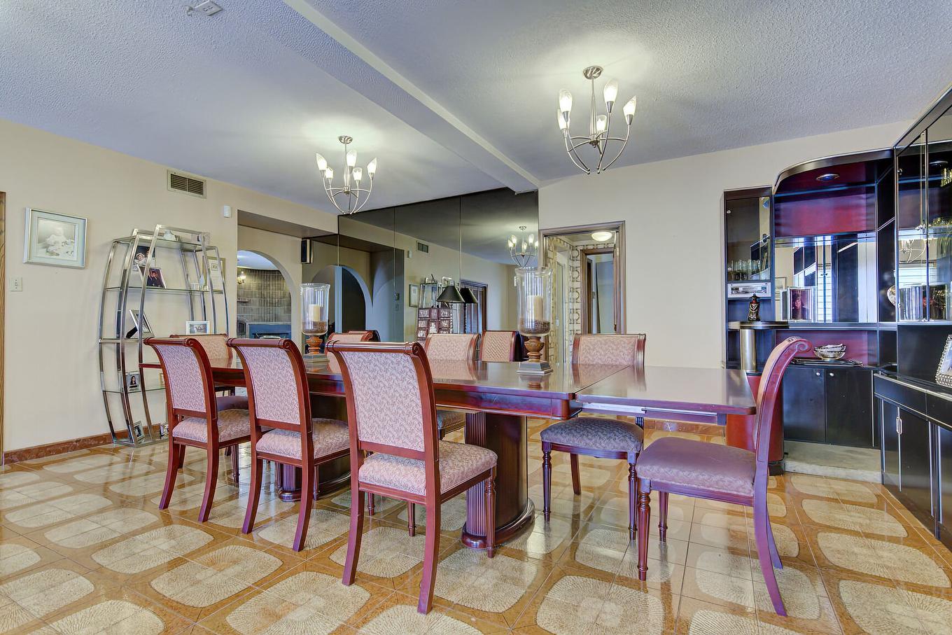 Salle à manger - 12040 Rue Jasmin, Montréal (Ahuntsic-Cartierville), QC - Indoor Photo Showing Dining Room