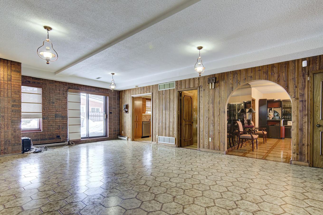 Salle familiale - 12040 Rue Jasmin, Montréal (Ahuntsic-Cartierville), QC - Indoor Photo Showing Other Room