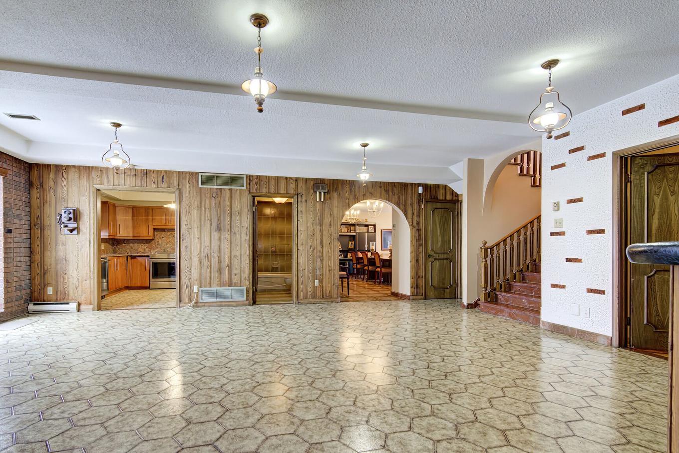 Salle familiale - 12040 Rue Jasmin, Montréal (Ahuntsic-Cartierville), QC - Indoor Photo Showing Other Room