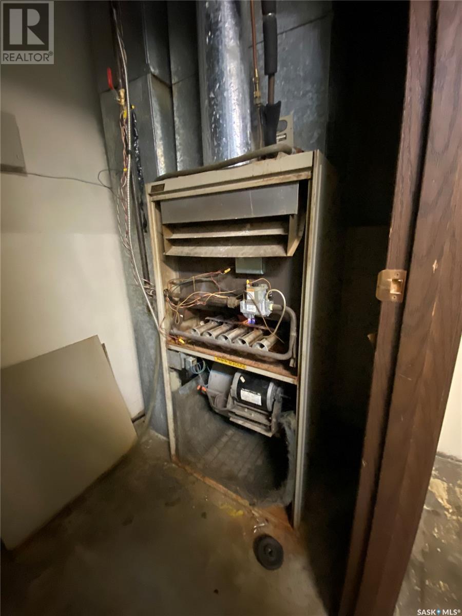 113 1St Avenue W, Kindersley, SK