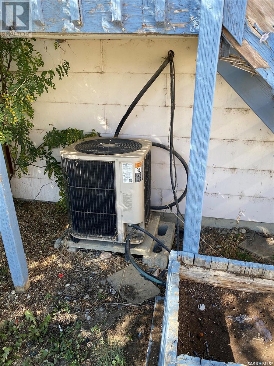 113 1St Avenue W, Kindersley, SK