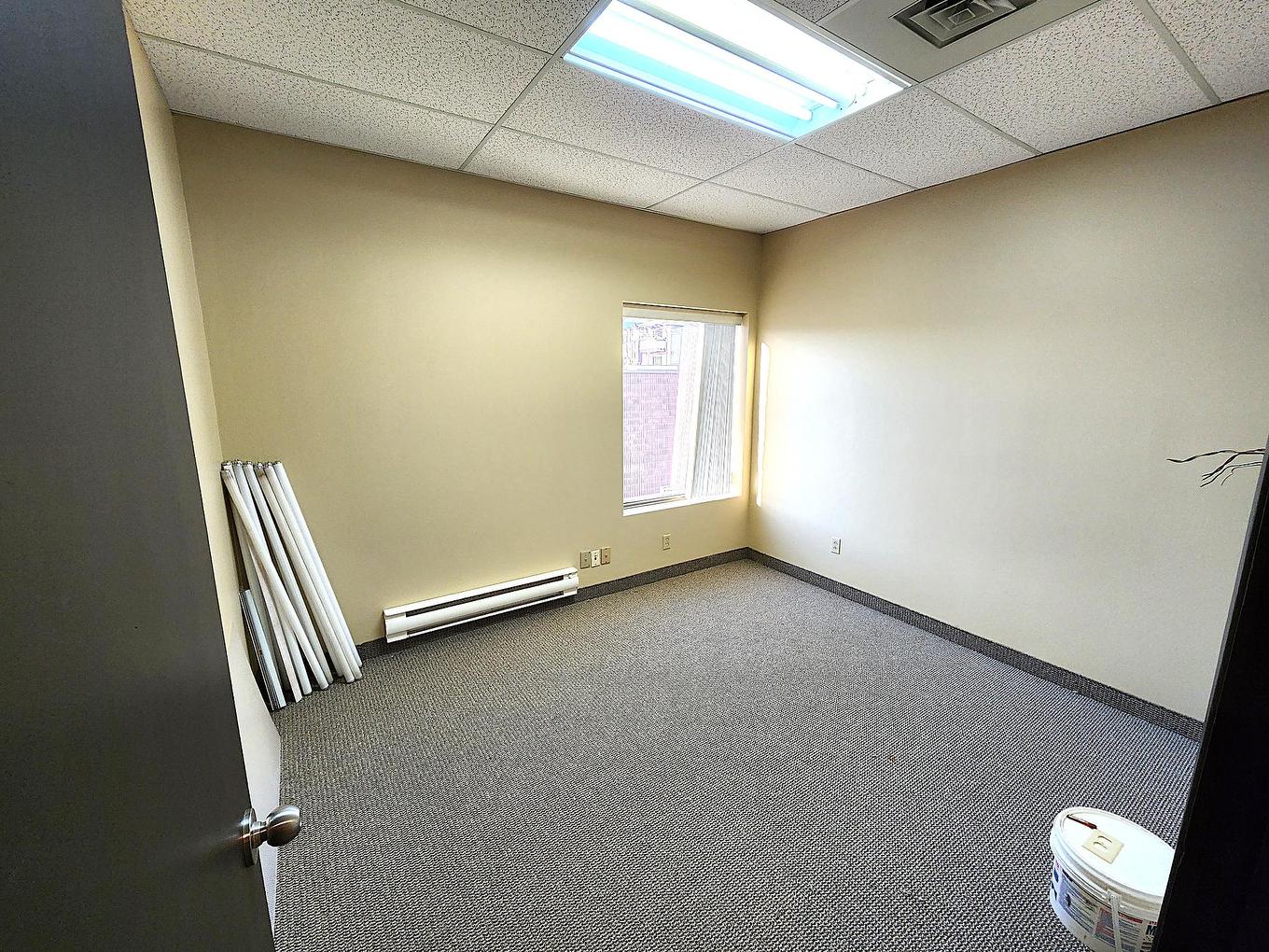 Office - 201-4707 Boul. Des Laurentides, Laval (Vimont), QC - Indoor Photo Showing Other Room