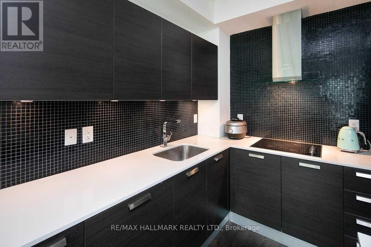 1909 - 9 Bogert Avenue, Toronto, ON - Indoor Photo Showing Kitchen
