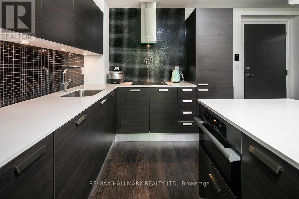 1909 - 9 Bogert Avenue, Toronto, ON - Indoor Photo Showing Kitchen With Upgraded Kitchen