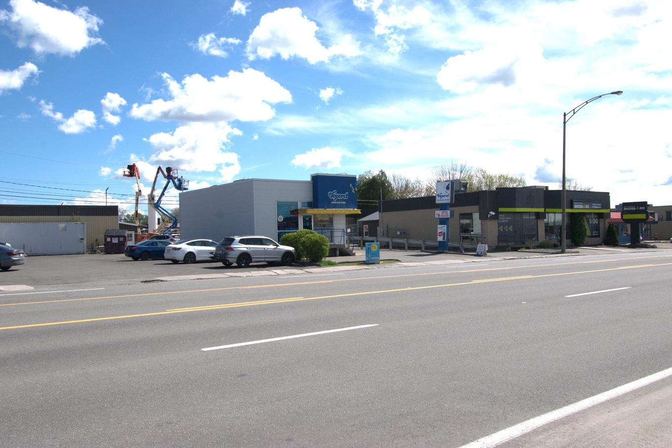 Façade - 423 Boul. Des Laurentides, Saint-Jérôme, QC - Outdoor