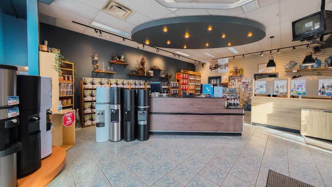 Commerce - 423 Boul. Des Laurentides, Saint-Jérôme, QC - Indoor Photo Showing Other Room