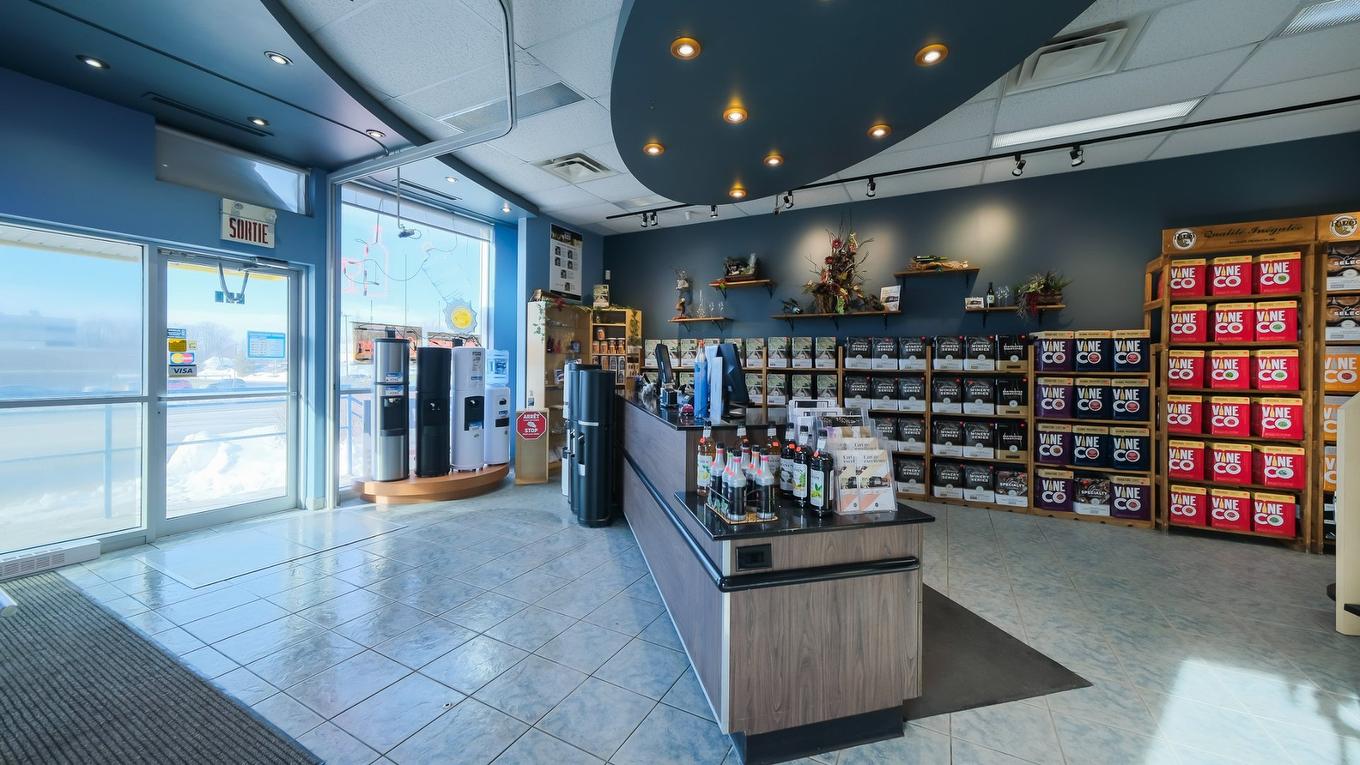 Commerce - 423 Boul. Des Laurentides, Saint-Jérôme, QC - Indoor Photo Showing Other Room