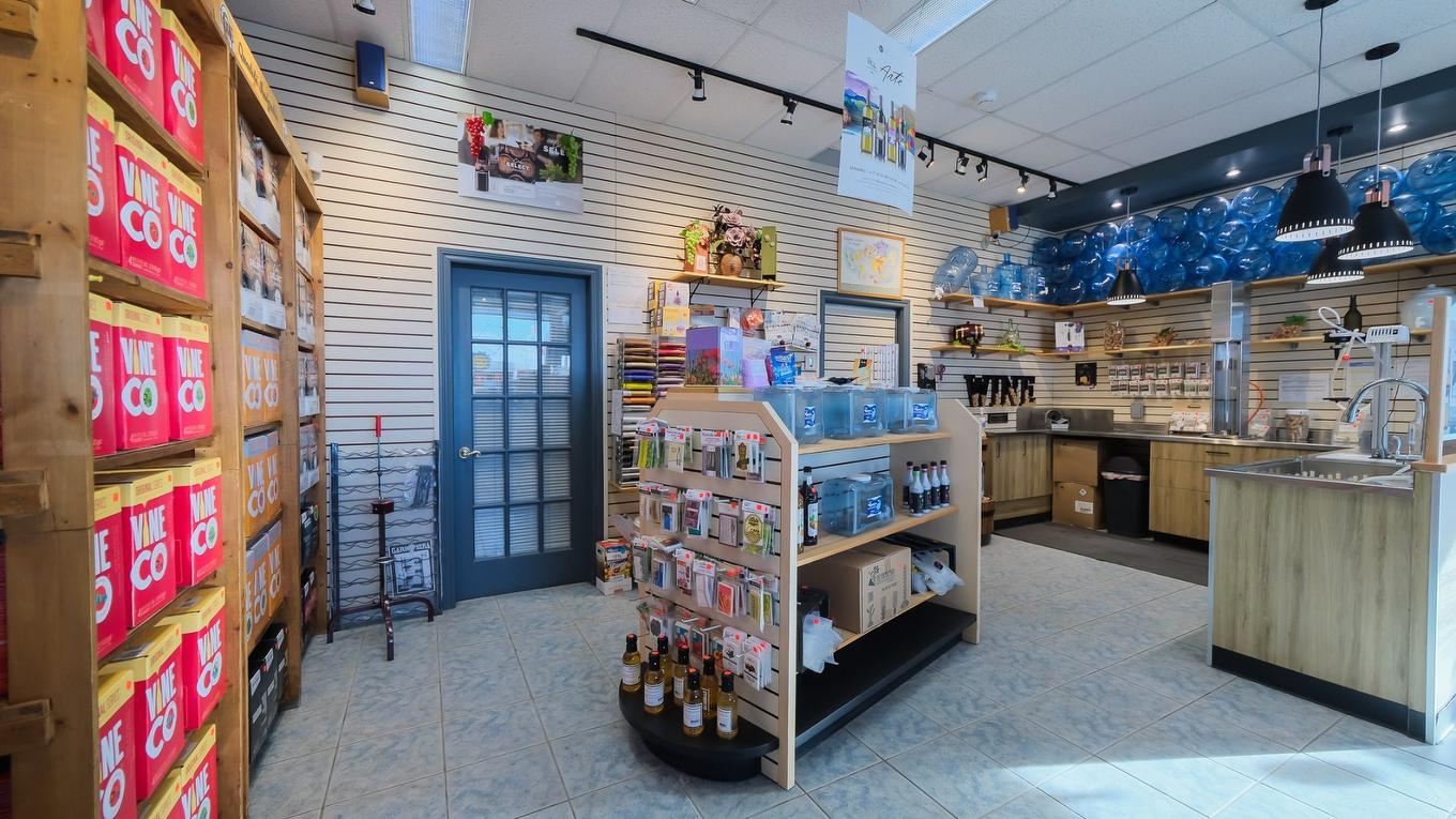 Commerce - 423 Boul. Des Laurentides, Saint-Jérôme, QC - Indoor