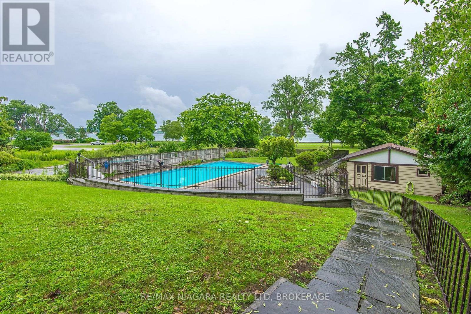 140 Lakeshore Road, Fort Erie (Lakeshore), ON - Outdoor With In Ground Pool With Backyard