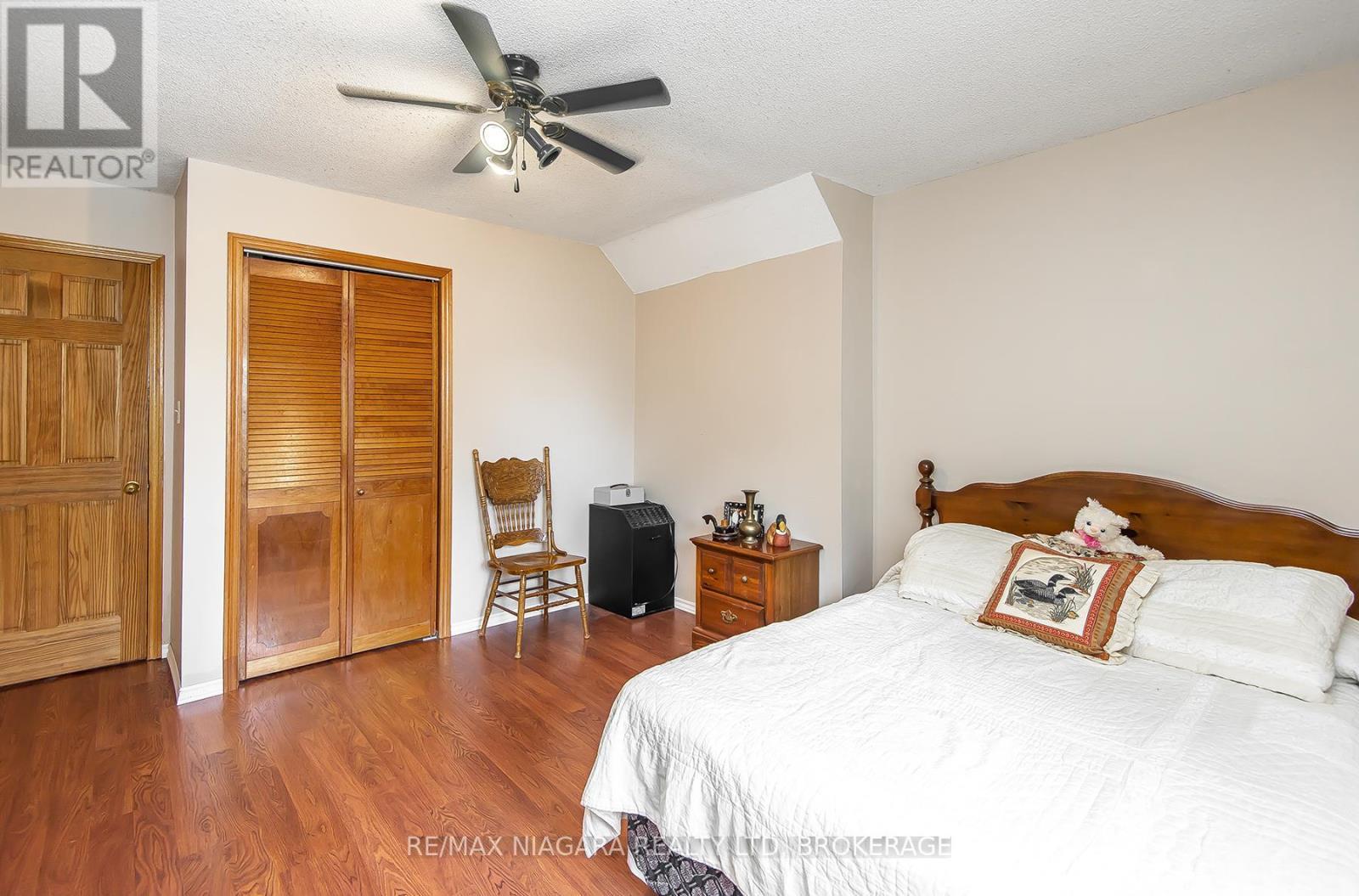 140 Lakeshore Road, Fort Erie (Lakeshore), ON - Indoor Photo Showing Bedroom