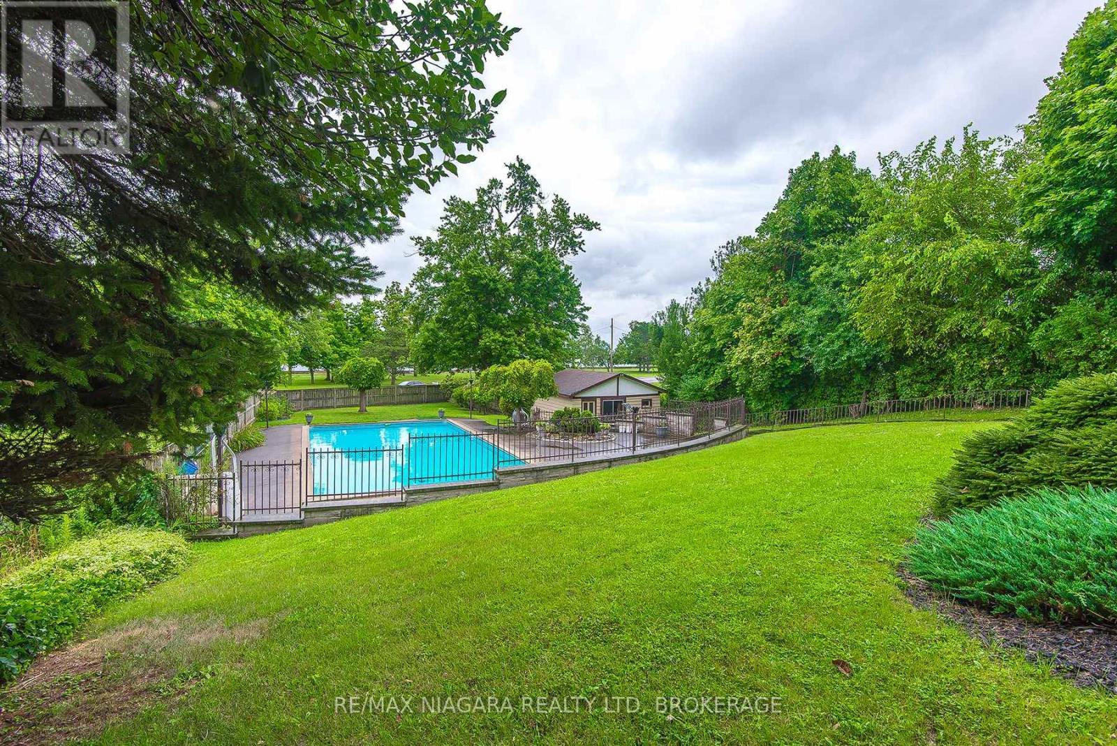 140 Lakeshore Road, Fort Erie (Lakeshore), ON - Outdoor With Backyard