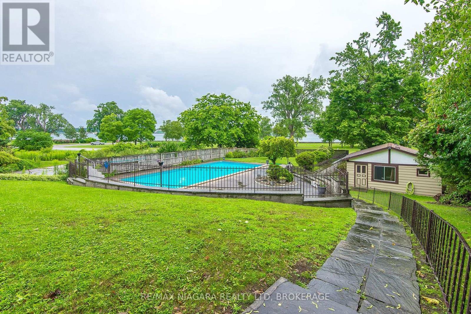 140 Lakeshore Road, Fort Erie (Lakeshore), ON - Outdoor With In Ground Pool With Backyard