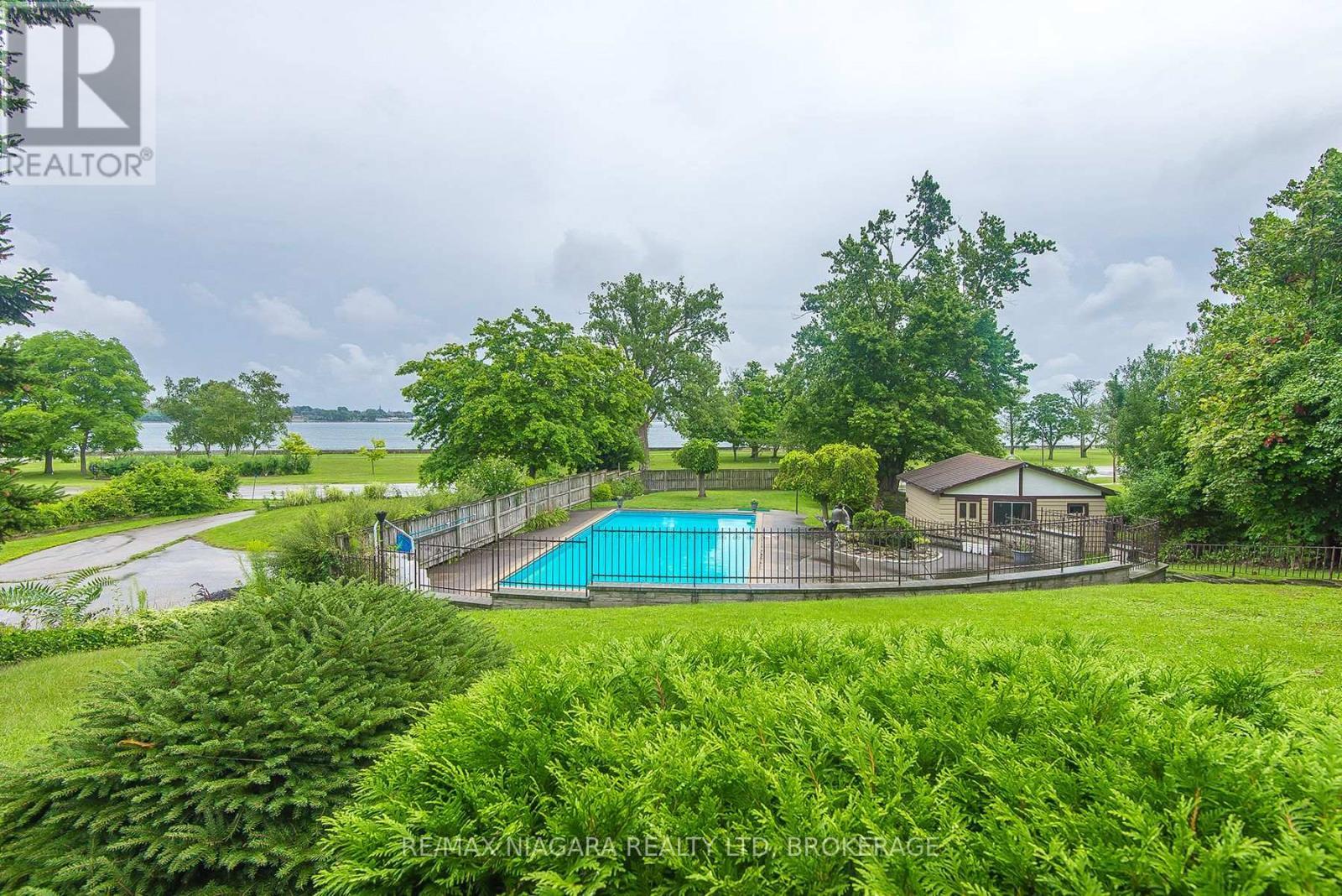 140 Lakeshore Road, Fort Erie (Lakeshore), ON - Outdoor With In Ground Pool With Backyard