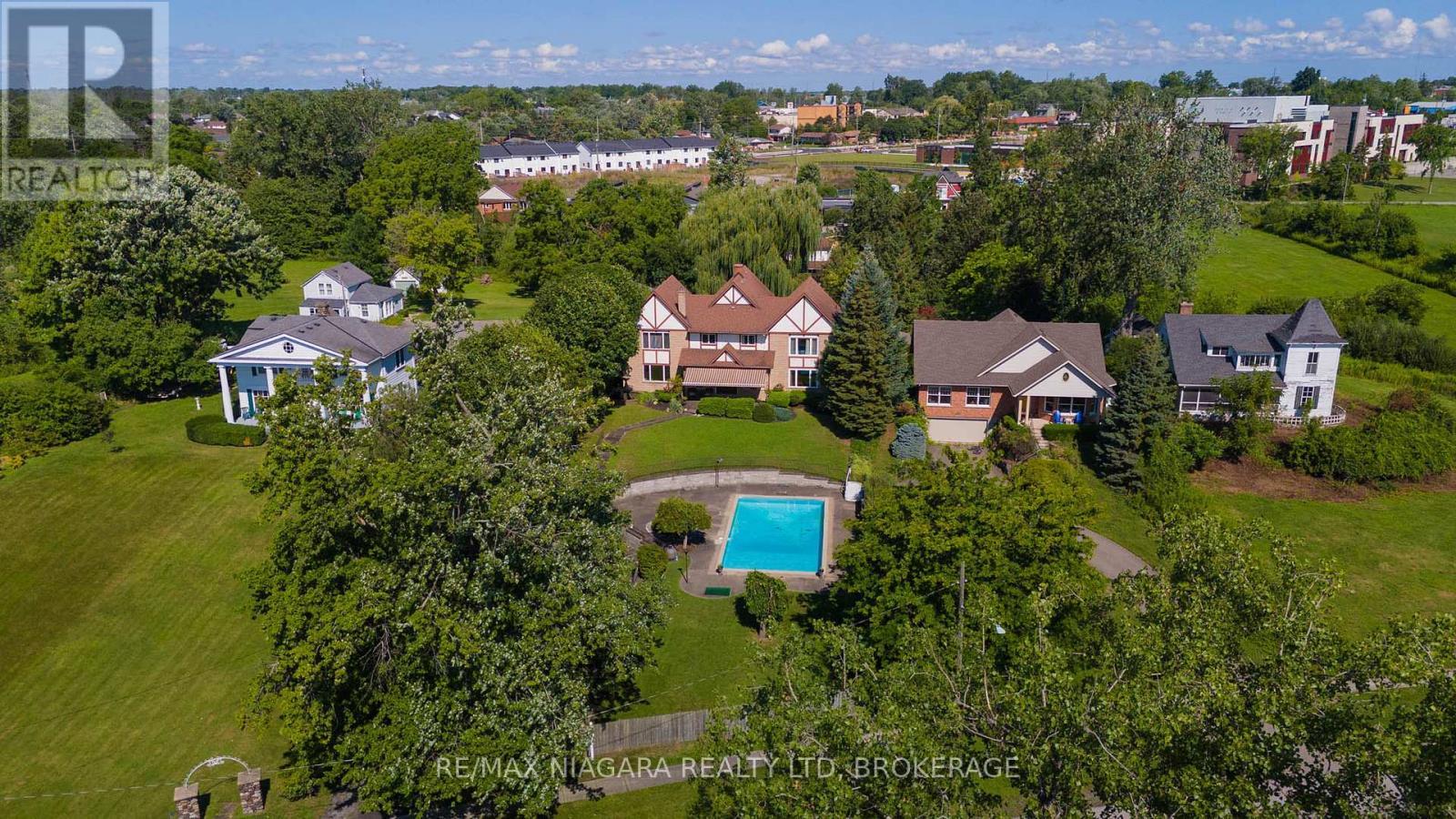 140 Lakeshore Road, Fort Erie (Lakeshore), ON - Outdoor With View