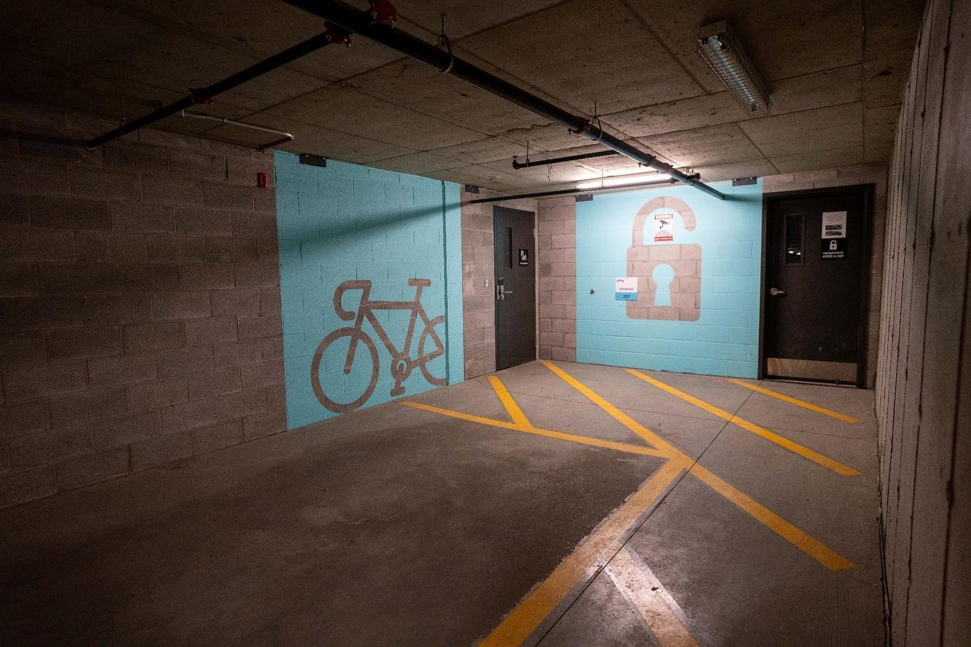 Other - 624-2542 Place Pierre-Falardeau, Montréal (Rosemont/La Petite-Patrie), QC - Indoor Photo Showing Garage