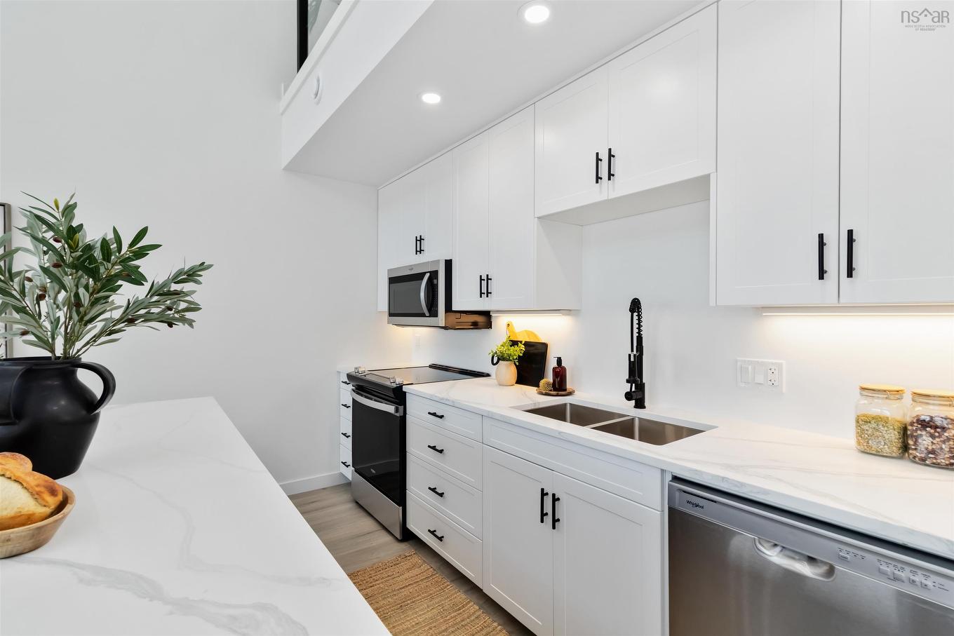 18 Compass Cove Court, Fox Point, NS