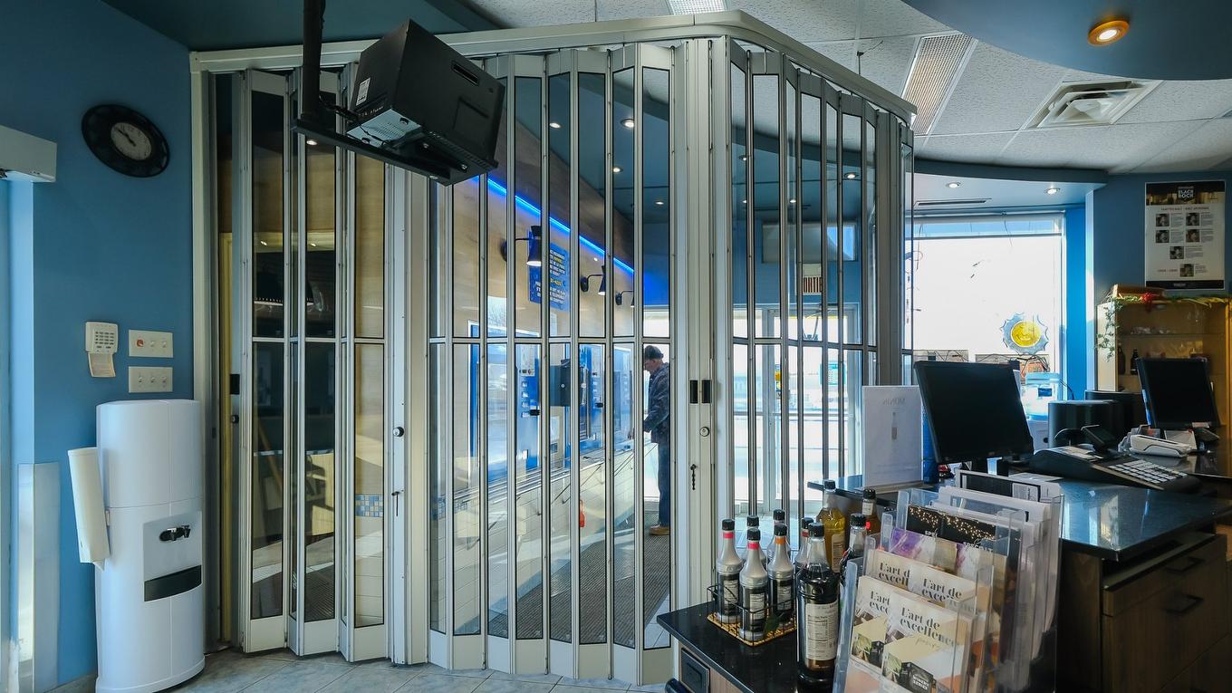 Commerce - 423 Boul. Des Laurentides, Saint-Jérôme, QC -