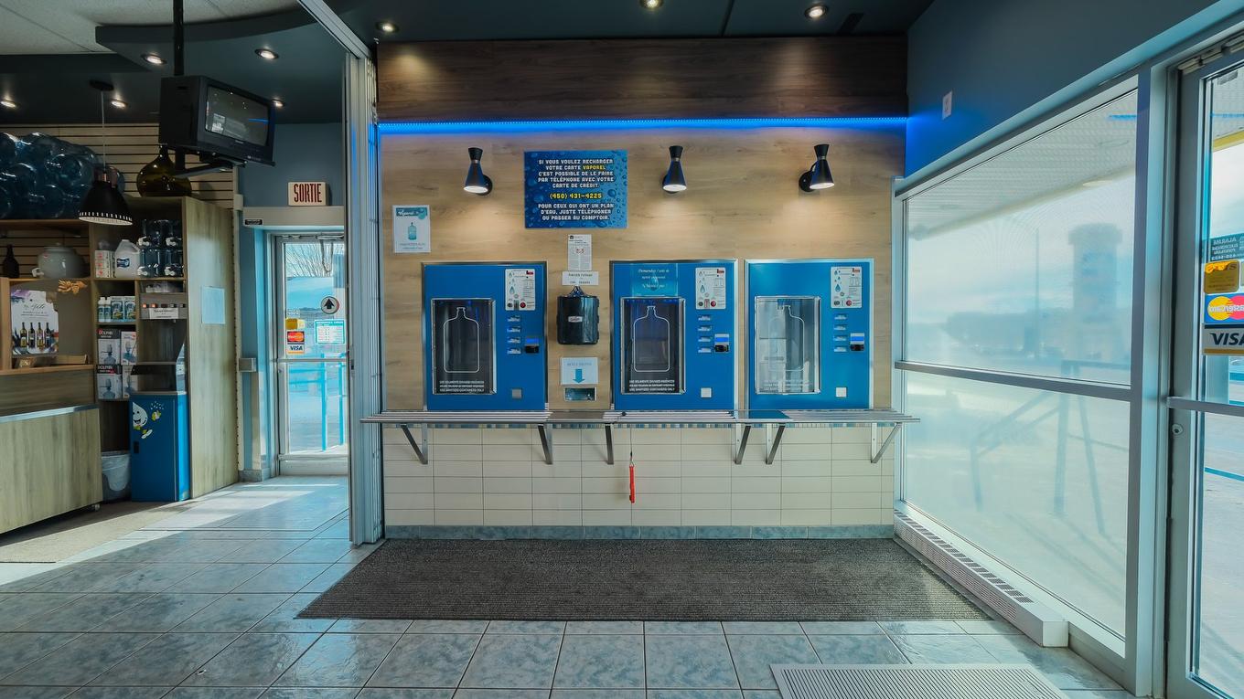 Commerce - 423 Boul. Des Laurentides, Saint-Jérôme, QC - Indoor Photo Showing Other Room