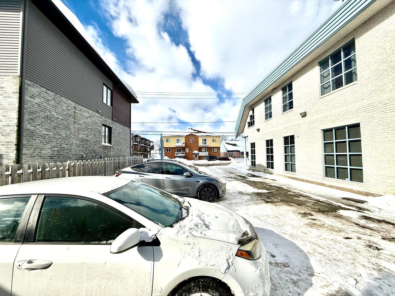 Parking - 4755 Mtée St-Hubert, Longueuil (Saint-Hubert), QC - Outdoor With Exterior